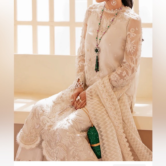 SUFFUSE— IVORY BREEZE Embroidered 2-piece suit - Picture 2 of 7